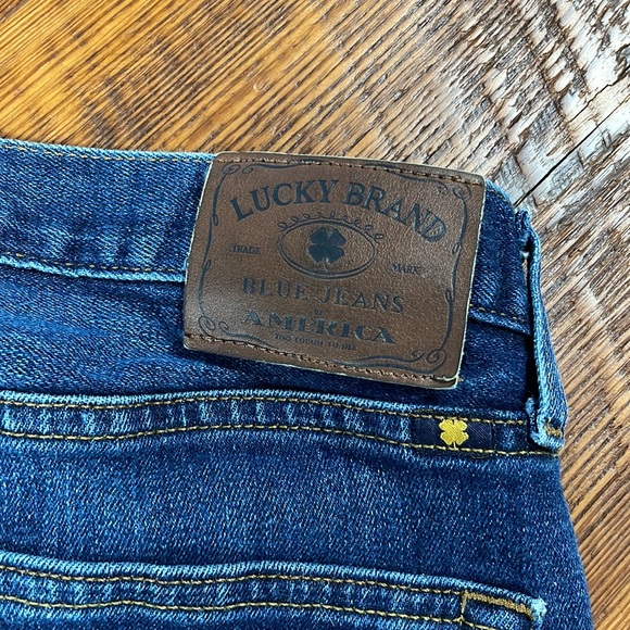 Lucky Brand Straight Fit Jeans - Picture 5 of 5